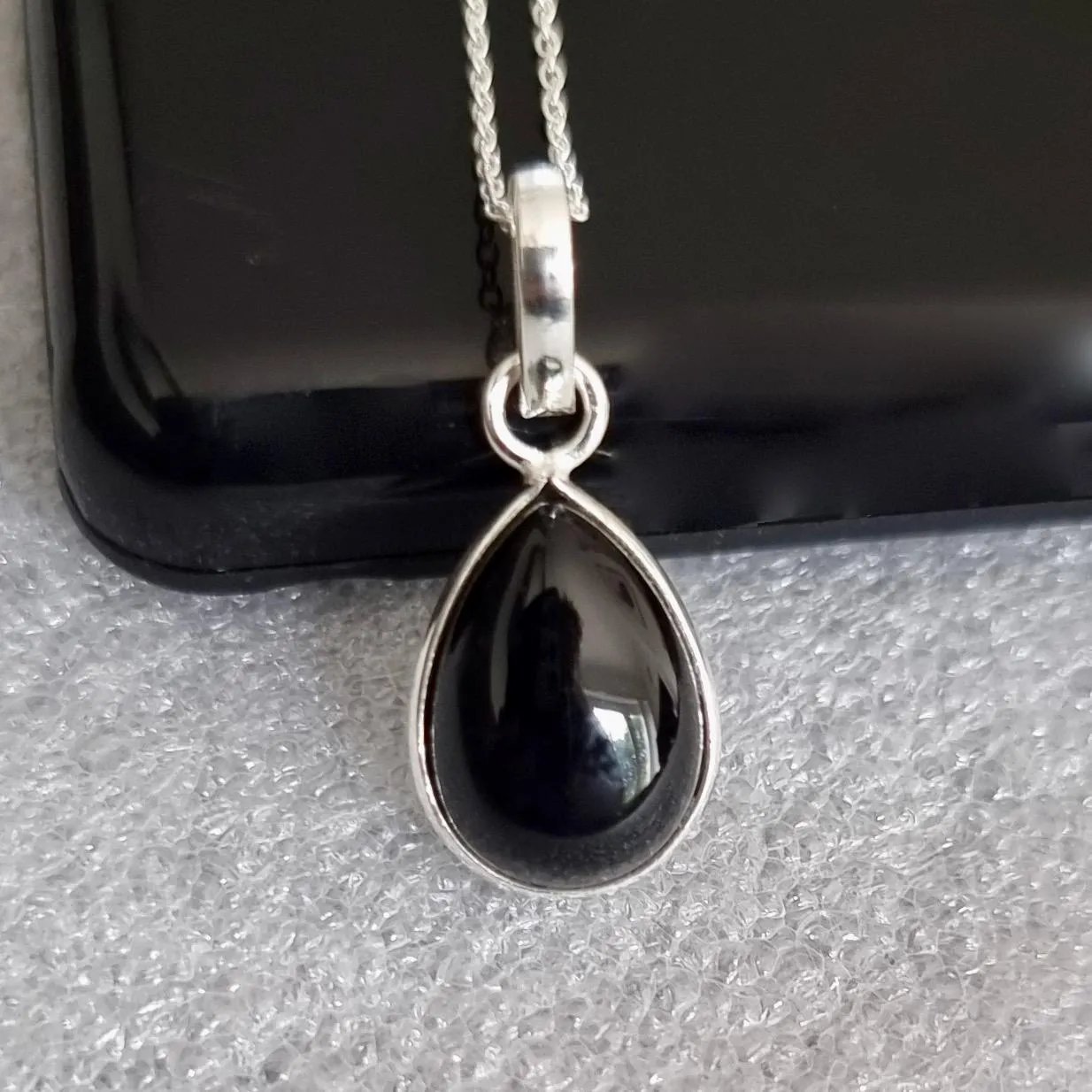 Charming Unisex Teardrop Black Onyx 925 Sterling Silver Pendant, P9SO
