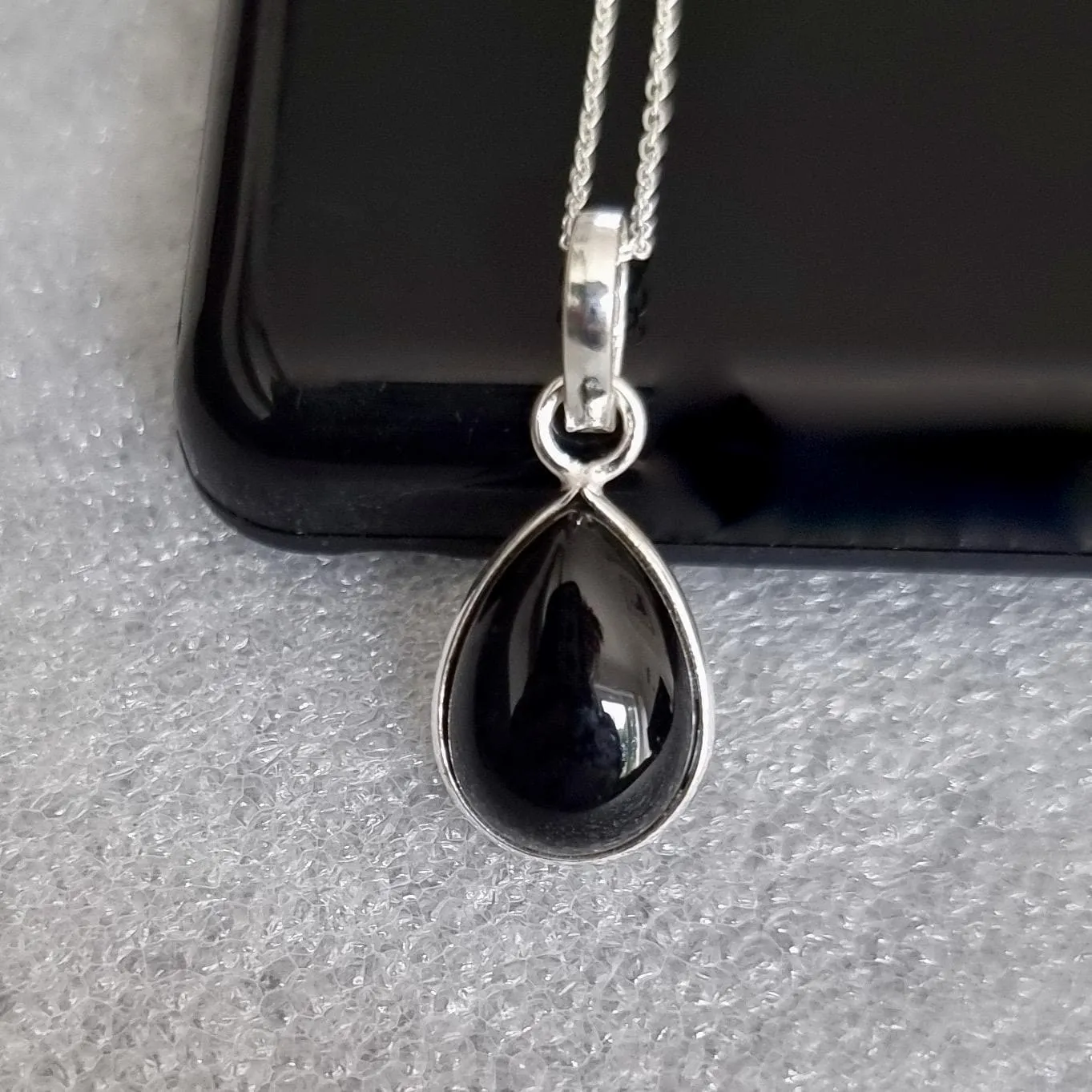 Charming Unisex Teardrop Black Onyx 925 Sterling Silver Pendant, P9SO