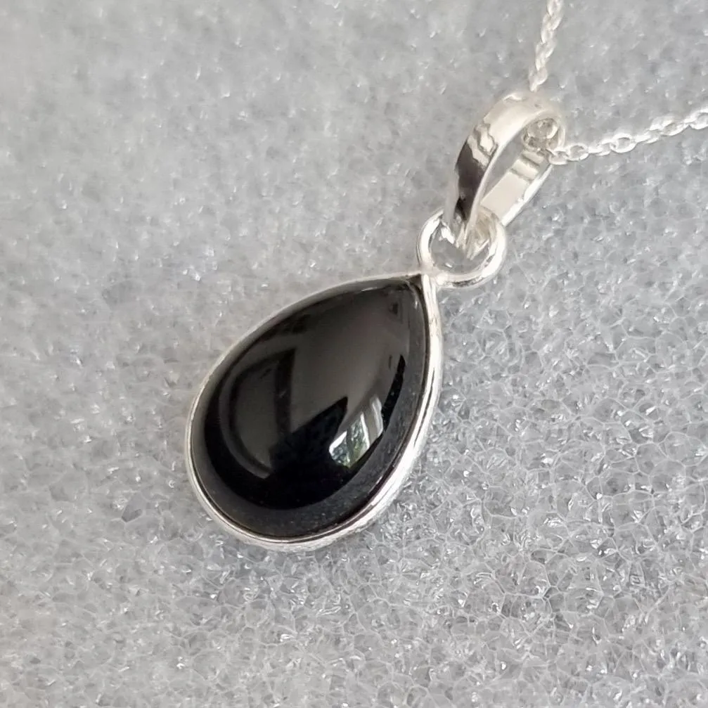 Charming Unisex Teardrop Black Onyx 925 Sterling Silver Pendant, P9SO