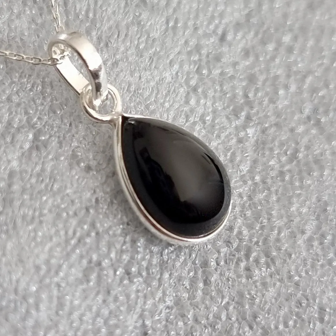 Charming Unisex Teardrop Black Onyx 925 Sterling Silver Pendant, P9SO