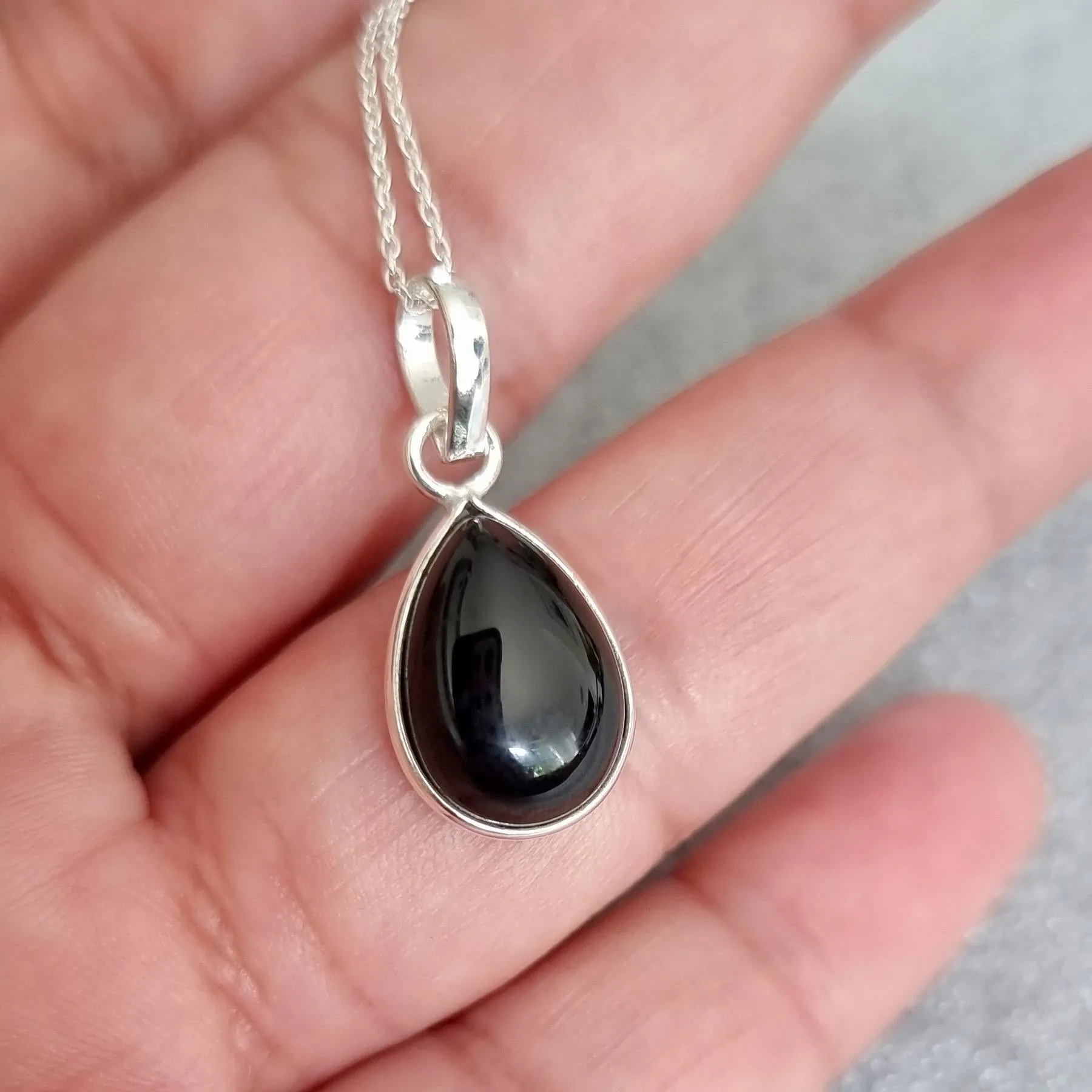 Charming Unisex Teardrop Black Onyx 925 Sterling Silver Pendant, P9SO