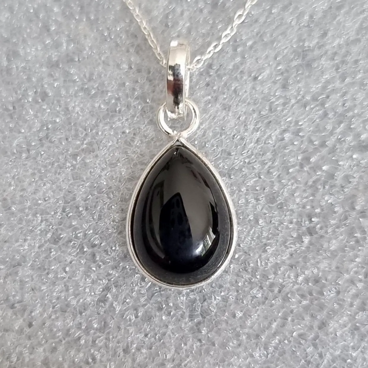 Charming Unisex Teardrop Black Onyx 925 Sterling Silver Pendant, P9SO