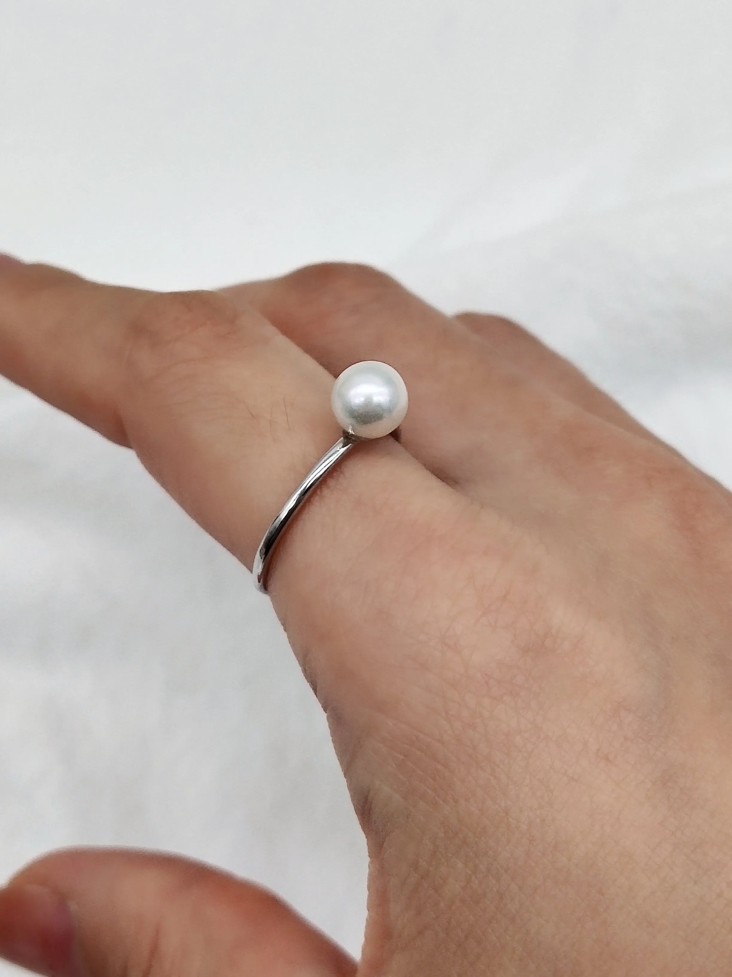 CLASSIC ROUND PEARL RING