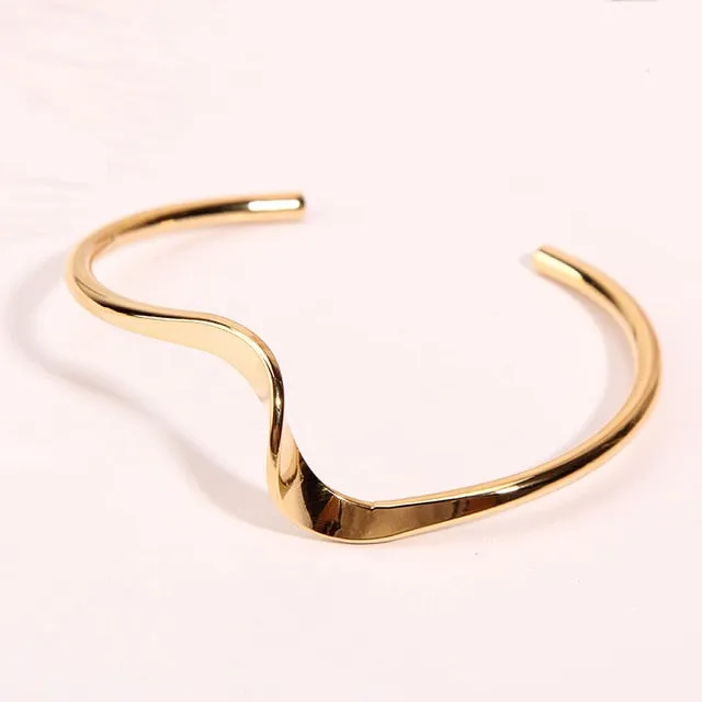 Elegant Wave Bracelet