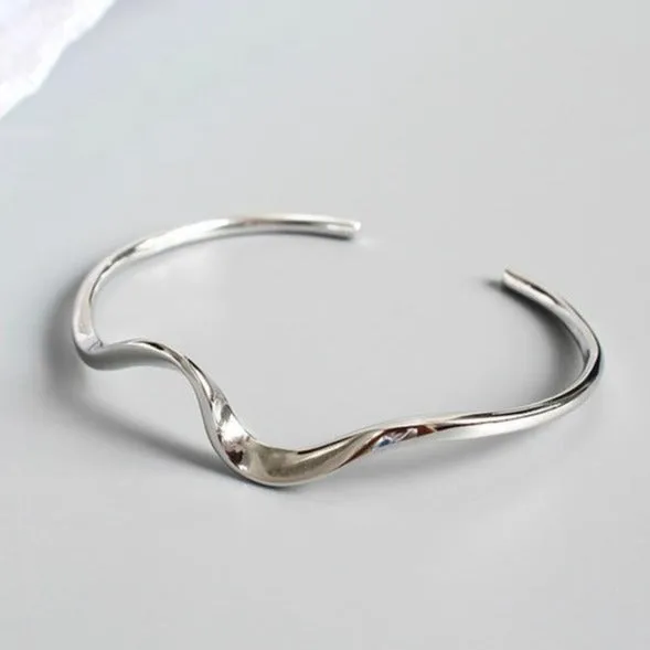 Elegant Wave Bracelet