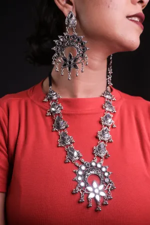 Funky silver mirror worked jewellery set