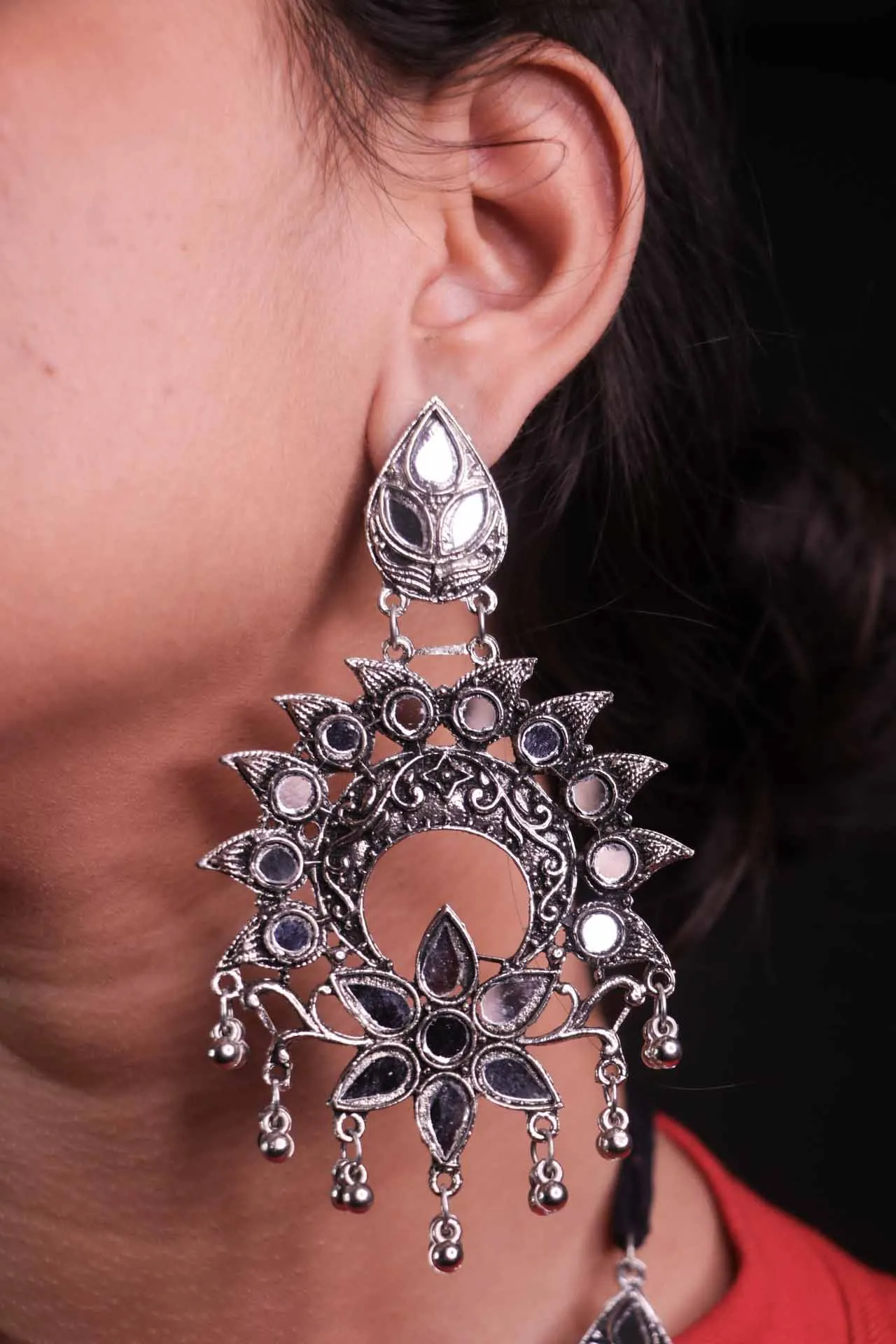 Funky silver mirror worked jewellery set