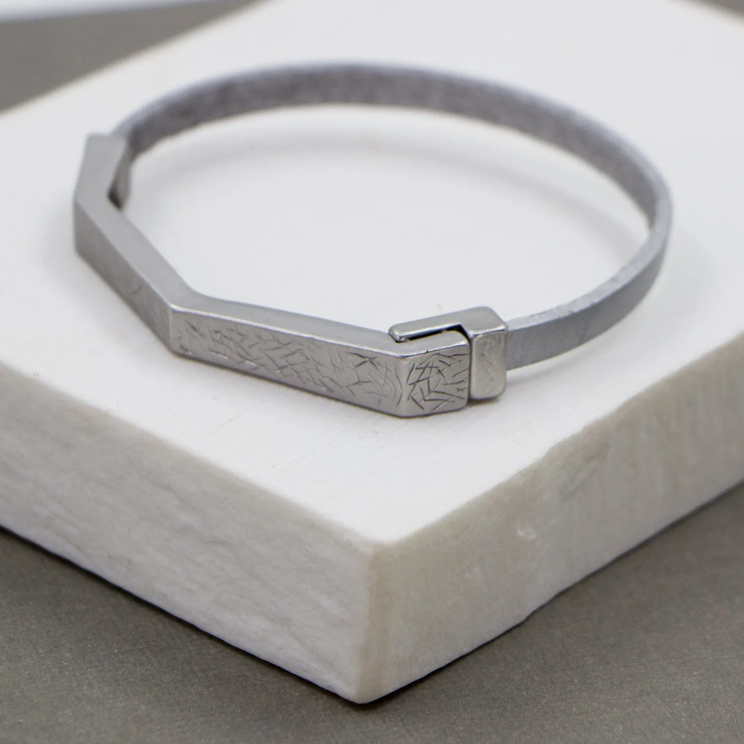 Leather bracelet with matte rhodium part