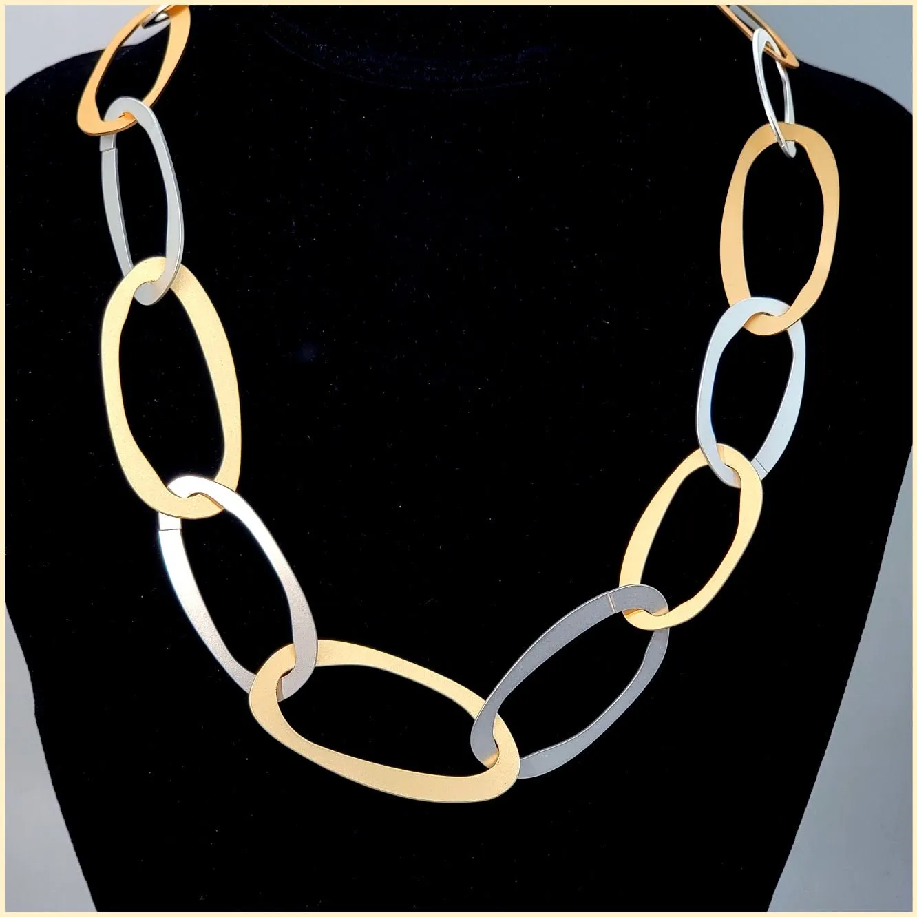 Oval Loops Necklace