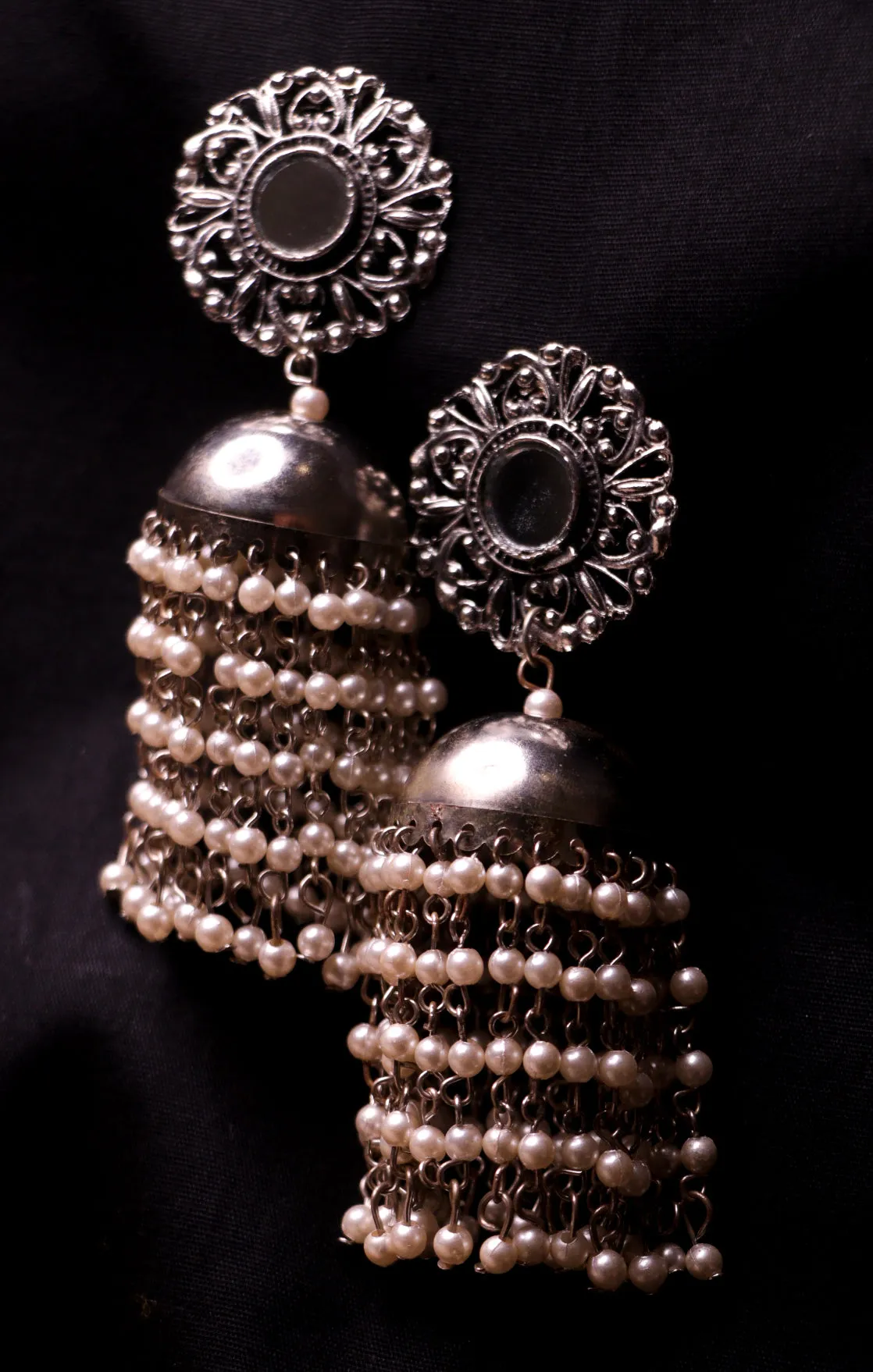 Silver earring with white moti