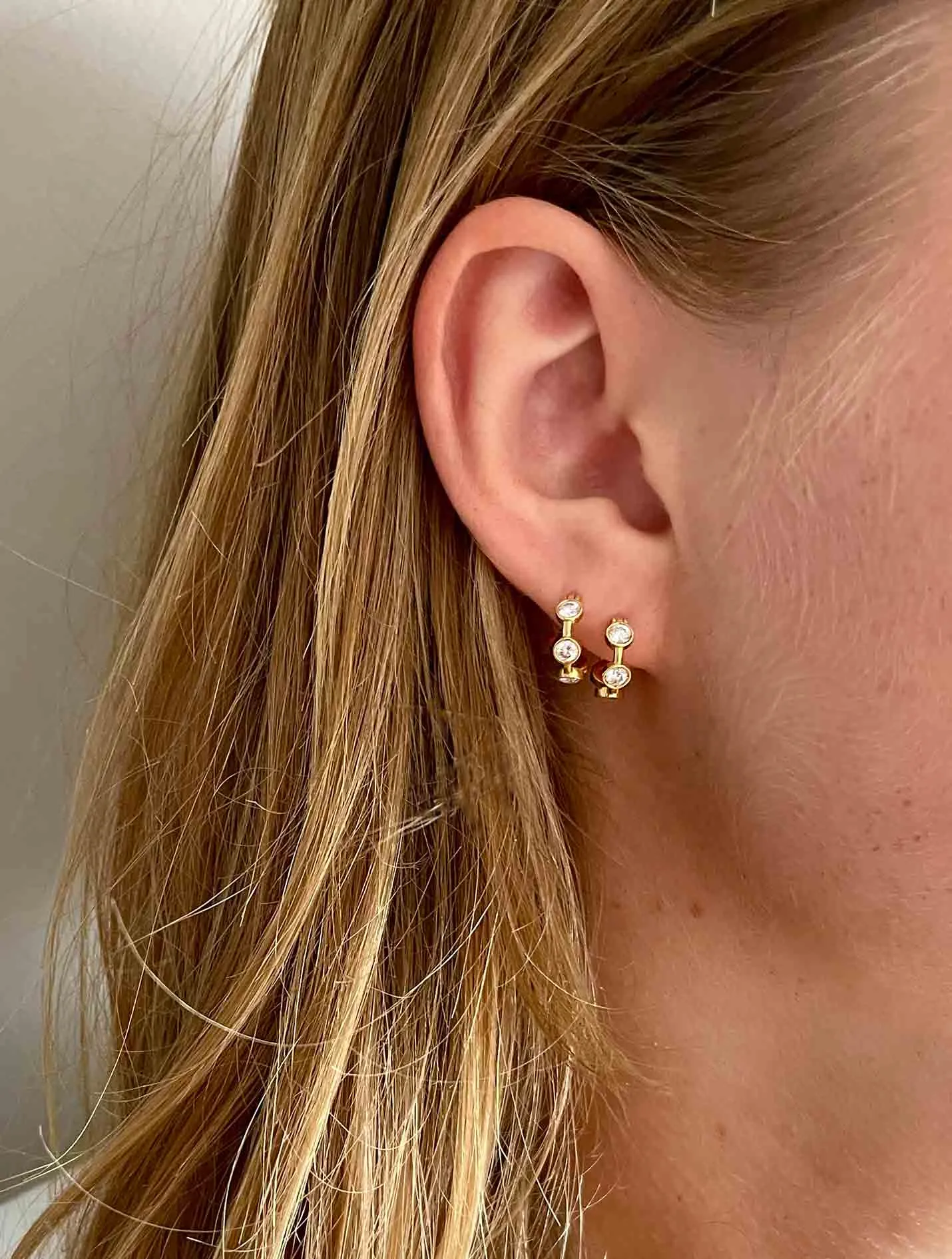 Small On The Rocks 18K Gold Hoops w. Diamonds