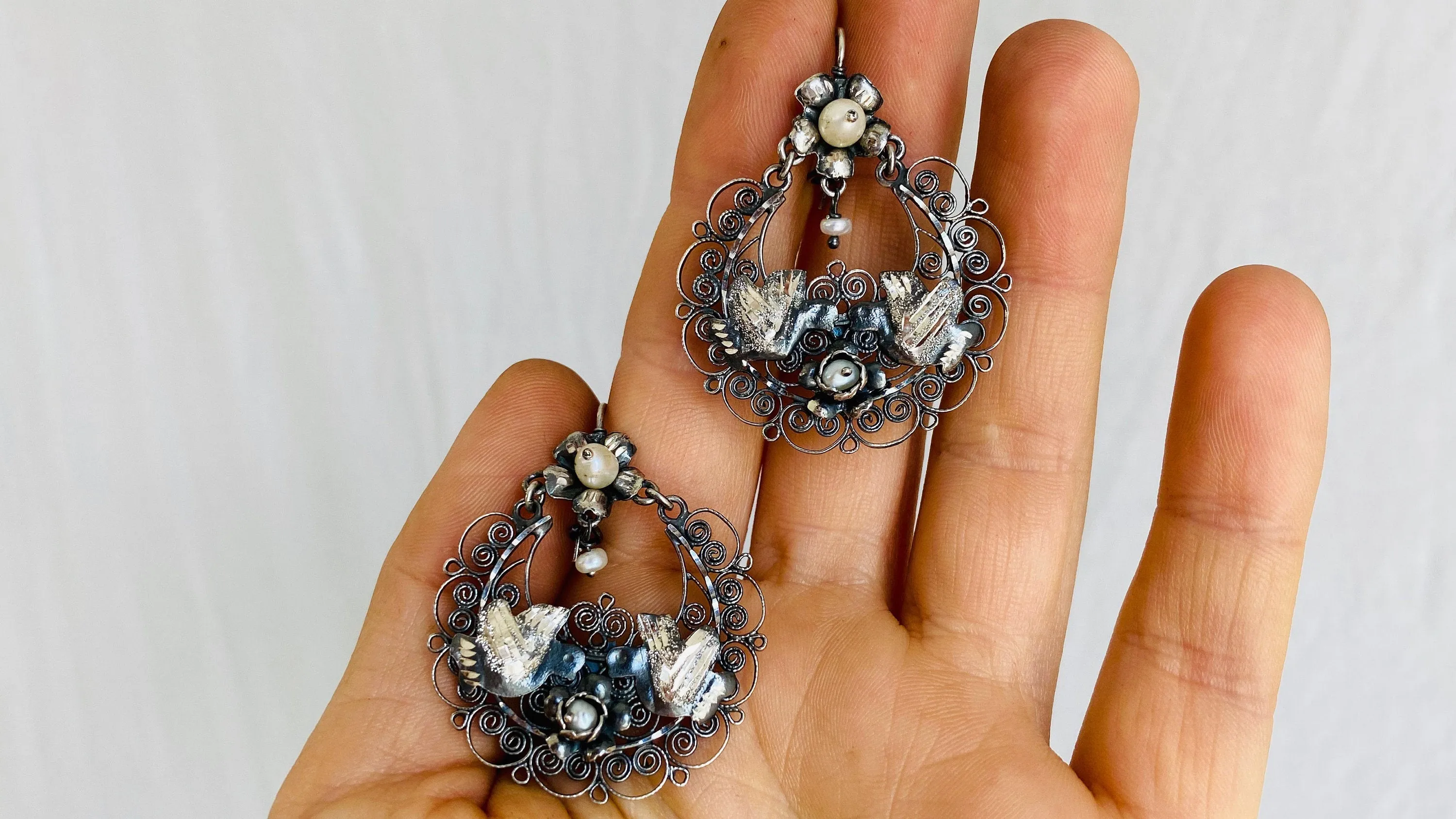 Vintage Oaxacan Filigree Earrings. Sterling Silver & Pearl. Mexico. Frida Kahlo